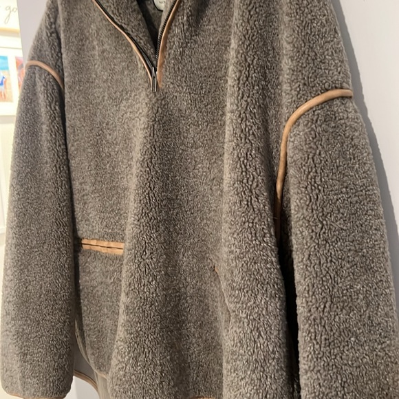 Tuckernuck women’s pullover jacket - small - great condition- quarter zip - Picture 3 of 3